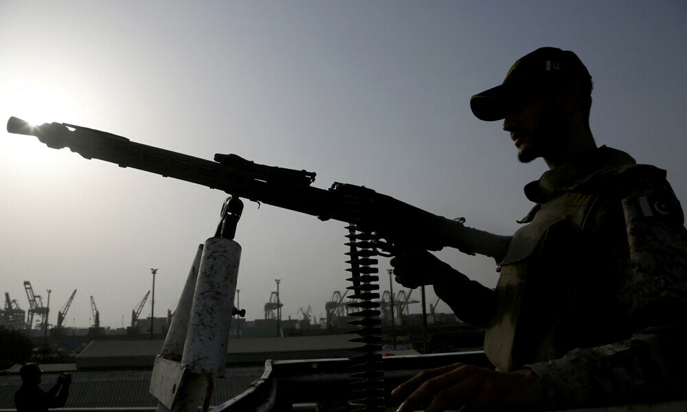 India and Pakistan step up military strikes amid calls to de-escalate