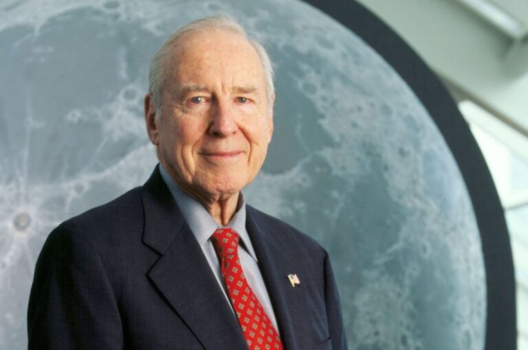jim-lovell-apollo-13-commander-dies-at-97