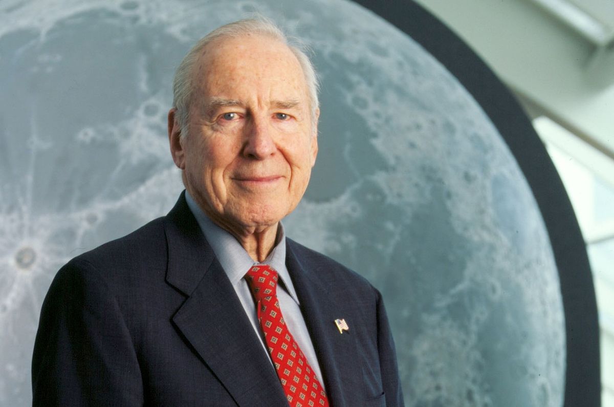 jim-lovell-apollo-13-commander-dies-at-97