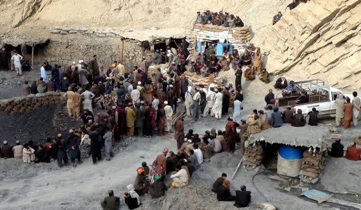 pakistan-quetta-coal-mine-explosion-kills-32-miners