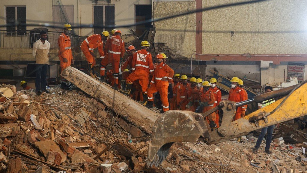 delhi-multi-storey-building-collapse-six-dead-rescue-operation-2026