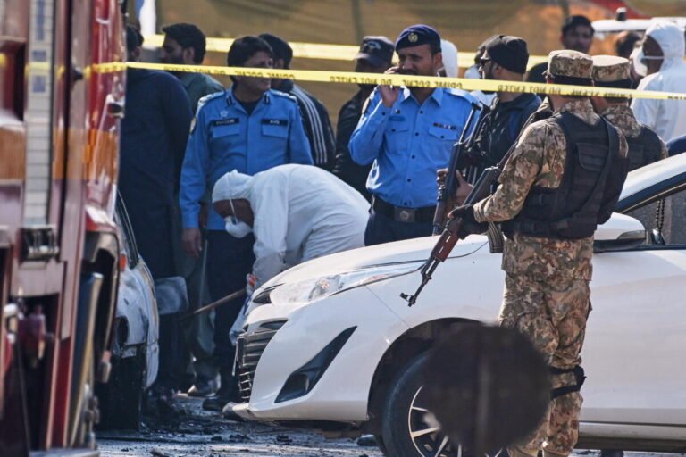 pakistan-dera-ismail-khan-suicide-bombing-kills-12