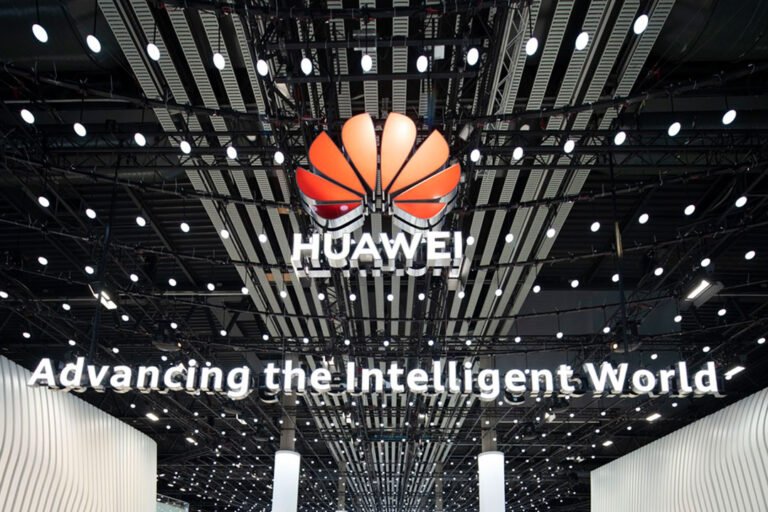 huawei-launches-mate-xt2-trifold-smartphone-amid-apple-xiaomi-competition